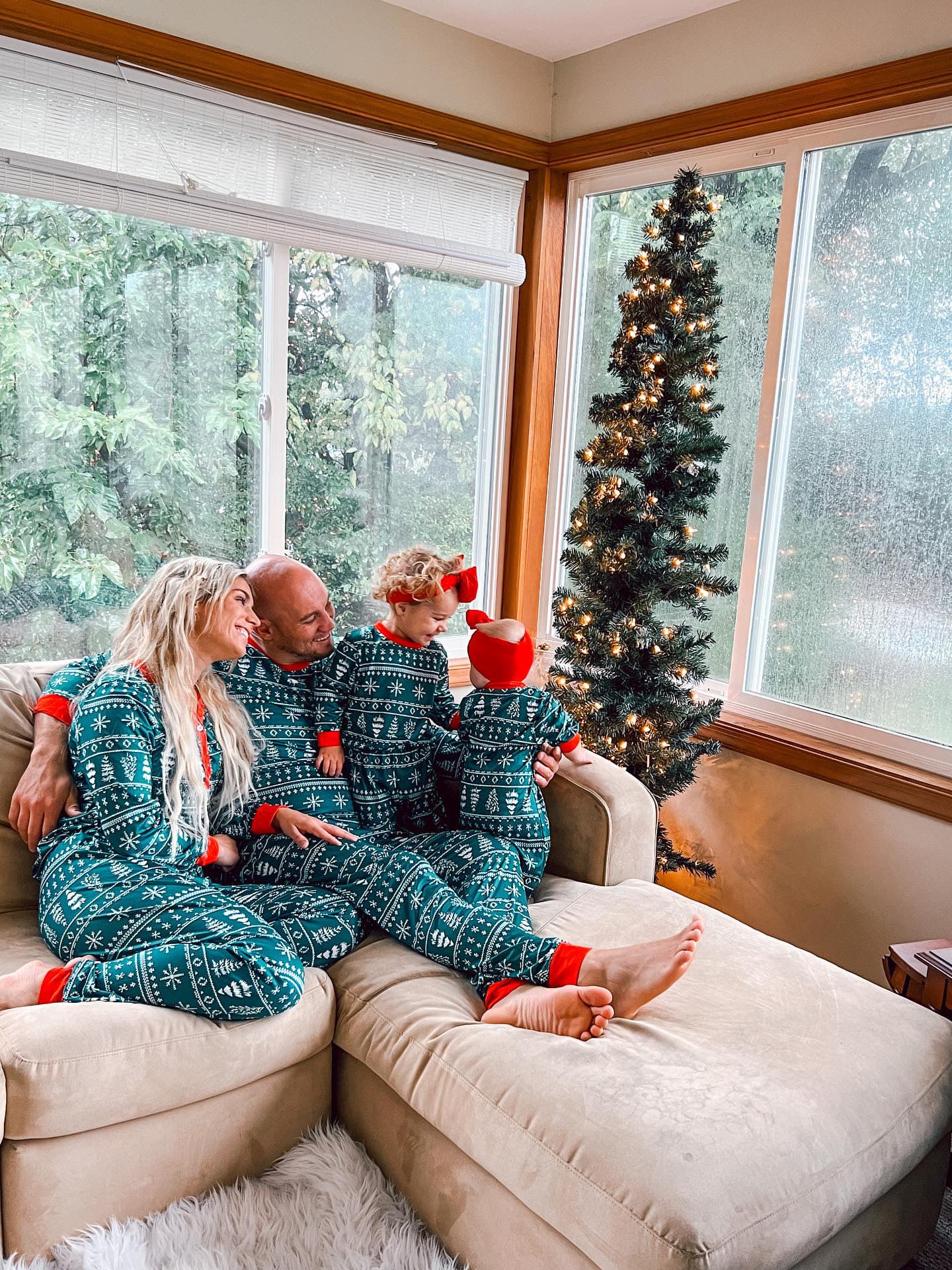 Weihnachts-Crew – Passender Weihnachtspyjama für die ganze Familie 